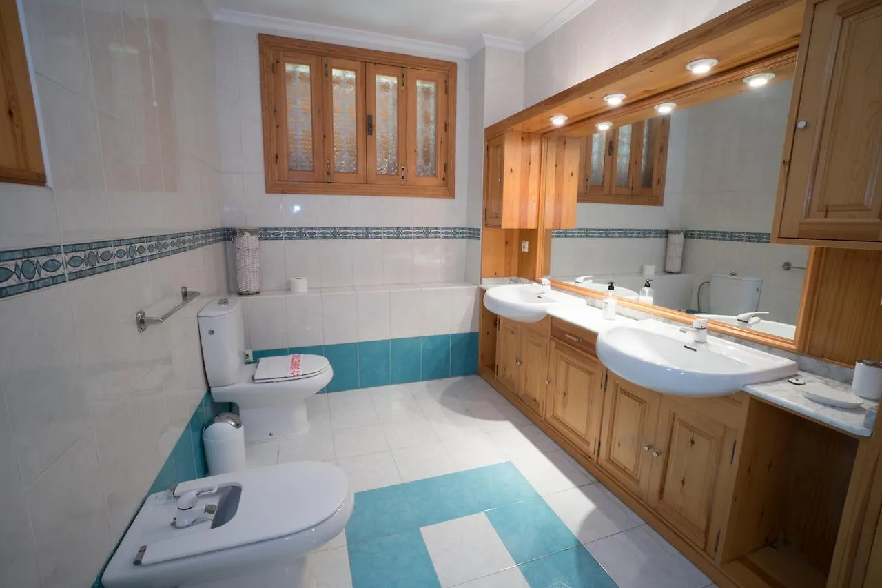 Villa Colina Menyber نيرخا بيت للعطل
